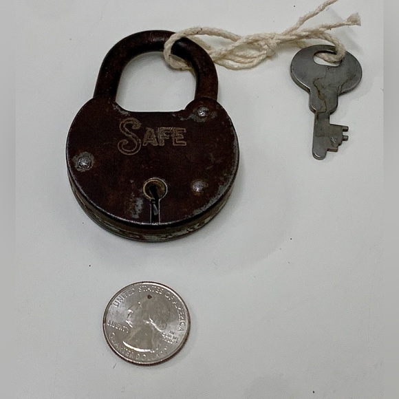 Early 20th Century Antique SAFE Funtional Vintage Metal Padlock w/ Key - Picture 14 of 16